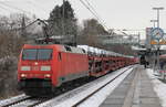 Am 09.01.2017 fährt 152 106 mit umgeleitetem Daimlerzug durch den Hp Stuttgart-Österfeld.