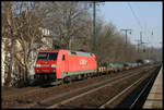 Railion 152002-2 kommt hier in Richtung Norden fahrend am 19.3.2006 um 15.44 Uhr durch den Bahnhof Köln Süd.