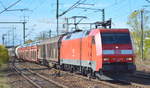 DB Cargo AG [D] mit  152 122-8  [NVR-Nummer: 91 80 6152 122-8 D-DB] und einem gemischten Güterzug am 18.10.19 Bf. Flughafen Berlin Schönefeld.