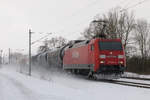 11. Dezember 2012, Ein Kesselwagenzug, bespannt mit 152 067,  hat den Haltepunkt Küps  in Richtung Kronach soeben verlassen.