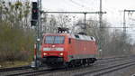 DB Cargo AG [D] mit  152 017-0  [NVR-Nummer: 91 80 6152 017-0 D-DB] am 20.02.20 Durchfahrt Bf. Golm (Potsdam).