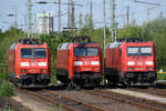 Die Elektrolokomotiven 185 153-4, 152 089-9 & 185 355-5 warten Anfang Juni 2020 in Wanne-Eickel auf ihren nächsten Einsatz.