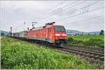 152 061-8 ist mit seinen Cotainerzug am 10.06.2020 bei Reilos zu sehen.