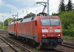 DB Cargo AG [D] mit der Doppeltraktion  152 083-2  [NVR-Nummer: 91 80 6152 083-2 D-DB] +   152 036-0  [NVR-Nummer: 91 80 6152 036-0 D-DB] am 19.08.20 Berlin Hirschgarten.