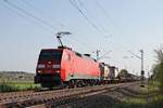 Mit dem EZ 51954 (Basel Bad Rbf - Mannheim Rbf) fuhr am späten Nachmittag des 16.04.2020 die 152 105-3 nördlich von Hügelheim über die Rheintalbahn durchs Makrgräflerland in