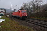 Audileerzug von der 152 002-2 gezogen in Neckargerach  am  9.12.2020