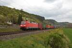 DB Cargo Siemens 152 106-1 mit Containerzug nach Maschen Rbf in Karlstadt (Bayern) am 01.05.21