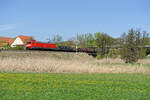 152 125 mit einem gemischten Güterzug bei Rosenbach Richtung Ansbach, 25.04.2020