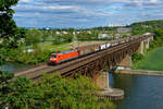 152 004 mit der Plattlinger Übergabe (Plattling - Nürnberg Rbf) bei Mariaort, 06.05.2020