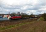 DB Cargo 152 076-6 mit einen Mischer am 19.02.22 in Hösbach (Landkreis Aschaffenburg)