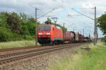 152 117 bespannte am 26.05.22 einen gemischten Güterzug und zog diesen durch Greppin Richtung Dessau.