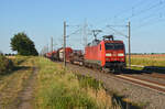 Mit einem gemischten Güterzug rollte 152 097 am Abend des 02.07.22 durch Braschwitz und hat damit den Halleschen Rbf fast erreicht.