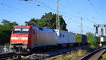 DB Cargo AG [D] mit  152 036-0  [NVR-Nummer: 91 80 6152 036-0 D-DB] und Containerzug am 24.08.22 Vorbeifahrt Bahnhof Magdeburg Neustadt.