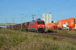 Mit einem gemischten Güterzug am Haken rollt 152 149 am 06.10.22 durch Delitzsch Richtung Eilenburg.
