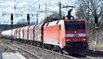 DB Cargo AG, Mainz mit ihrer  152 003-0  (NVR:  91 80 6152 003-0 D-DB ) und einem gemischten Güterzug am 28.03.23 Durchfahrt Bahnhof Saarmund.