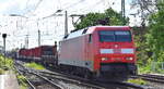 DB Cargo AG [D] mit ihrer  152 009-7  [NVR-Nummer: 91 80 6152 009-7 D-DB] und einem gemischten Güterzug am 11.05.23 Vorbeifahrt Bahnhof Magdeburg-Neustadt.