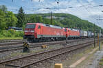 152 114-5 u.152 052-7 zu sehen bei der Durchfahrt von Bhf Gemünden/M.
