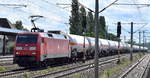 DB Cargo AG [D] mit ihrer  152 147-5  [NVR-Nummer: 91 80 6152 147-5 D-DB] und einem Ganzzug Druckgaskesselwagen am 01.08.23 Höhe Bahnhof Luckenwalde.