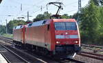 DB Cargo AG [D] mit der Doppeltraktion  152 011-3  [NVR-Nummer: 91 80 6152 011-3 D-DB] +  152 120-2  [NVR-Nummer: 91 80 6152 120-2 D-DB] am 12.09.23 Berlin Hirschgarten.