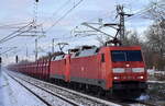 DB Cargo AG, Mainz mit der Doppeltraktion  152 022-0  (NVR:  91 80 6152 022-0 D-DB ) +  152 061-8  (NVR:  91 80 6152 061-8 D-DB ) und dem Erzzug aus Hamburg Richtung Ziltendorf EKO am 30.11.23