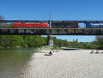 152 103 auf der Braunauer Eisenbahnbrücke in München. Hier kann man gut verweilen und nebenbei noch ein bisschen Bilder knipsen. Ausflug am 28.04.2024.