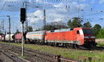 DB Cargo AG, Mainz mit ihrer  152 165-7  [NVR-Nummer: 91 80 6152 165-7 D-DB] und einem gemischten Güterzug am 02.05.24 Höhe Falkenberg/Elster.