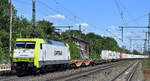 ITL - Eisenbahngesellschaft mbH, Dresden [D] mit ihrer  152 197-0  [NVR-Nummer: 91 80 6152 197-0 D-ITL] und einem Containerzug am 14.05.24 Höhe Bahnhof Niederndodeleben.