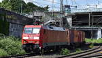 DB Cargo AG, Mainz mit ihrer  152 076-6  [NVR-Nummer: 91 80 6152 076-6 D-DB] und einem Containerzug am 21.05.24 Höhe Bahnhof Hamburg-Harburg.