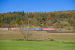 152 164 DB Cargo mit einem KLV-Zug bei Oberdachstetten Richtung Ansbach, 24.10.2021