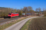 152 062 DB Cargo mit einem KLV-Zug bei Lehrberg Richtung Ansbach, 01.03.2022