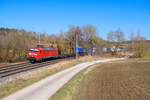 152 095 DB Cargo mit einem KLV-Zug bei Lehrberg Richtung Ansbach, 01.03.2022