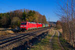 152 017 DB Cargo und 152 101 DB Cargo mit einem gemischten Güterzug bei Postbauer-Heng Richtung Nürnberg, 07.03.2022