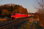 152 102 DB Cargo und 152 112 DB Cargo mit einem Containerzug bei Postbauer-Heng Richtung Nürnberg, 07.03.2022