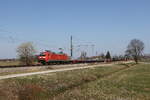 152 045 mit einem Stahlzug aus Freilassing kommend am 10. März 2026 bei Übersee am Chiemsee.