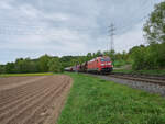 Mit einem gemischten G�terzug war 152 051 am 03.05.2026 im Fuldatal in Richtung Bebra unterwegs. Bei Melsungen-R�hrenfurth wartete der Fotograf.