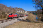 152 021 DB Cargo mit einem gemischten G�terzug bei Hagenacker Richtung Treuchtlingen, 22.03.2022