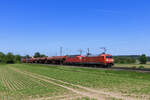 152 112-9 (DB Cargo) zusammen mit einer Vectron und einem Schotterzug in Elze, 28.
