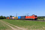 152 121-0 (DB Cargo) mit einem Containerzug in Elze, 28. Mai 2026