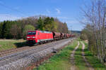 152 095 DB Cargo mit einem Schotterzug bei Postbauer-Heng Richtung N�rnberg, 14.04.2022