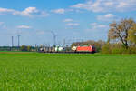 152 150 DB Cargo mit einem KLV-Zug bei Uffenheim Richtung Ansbach, 28.04.2022