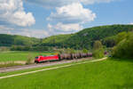 152 163 DB Cargo mit einem Kesselzug bei Dollnstein Richtung Treuchtlingen, 09.05.2022