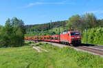 152 079 DB Cargo mit einem leeren Autotransportzug bei Lehrberg Richtung Ansbach, 14.05.2022