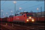 152 001-4 steht am Abend des 29.01.08 mit FZT 56080 Aalen - Stuttgart-Hafen auf Gleis 7 des Aalener Bahnhofs.