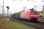 Im Blockabstand fahren die Zge durch Augsburg Oberhausen... Hier 152 006-3 mit einem  Ferrywaggon-Zug .