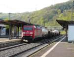 DB - Gterzug mit E-Lok 152 100-4 bei der durchfahrt im Bahnhof von Dillenburg am 01.05.2008