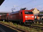 BR 152 073-3 rollt am 07.08.2008   langsam durch den Bahnhof Regensburg.