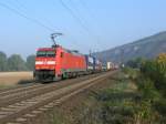 152 140 zieht ein Wechselpritschenzug kurz vor Thngersheim.27.09.08