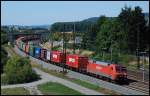 Diese 152er bringt einen Containerzug von Hamburg in Richtung Sden. Aufgenommen im August 2008 in Retzbach-Zellingen.