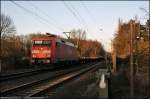 152 001 erinnert mit dem DB-CARGO Logo an die alte Zeit. Seit neusten heist die Gtersparte DB SCHENKER RAIL Deutschland. Am 27.12.2008 ist die Lok bei Haltern in Richtung Recklinghausen unterwegs. 