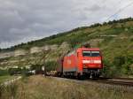 Die 152 045 mit einem Gterzug am 29.08.2009 unterwegs bei Thngersheim.  